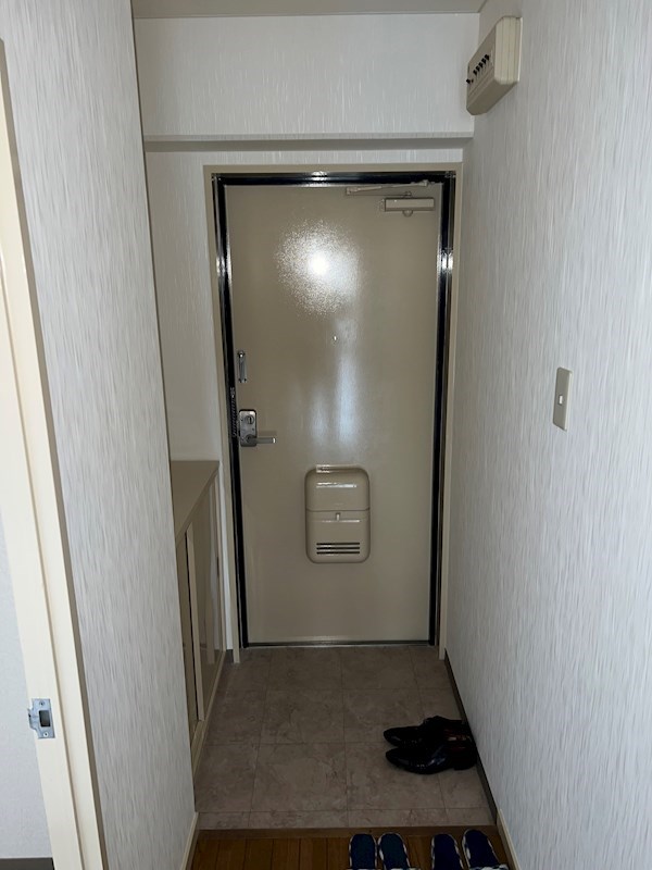 グランドール深井 玄関