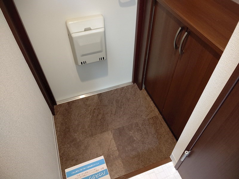 シュライクなかもず 玄関