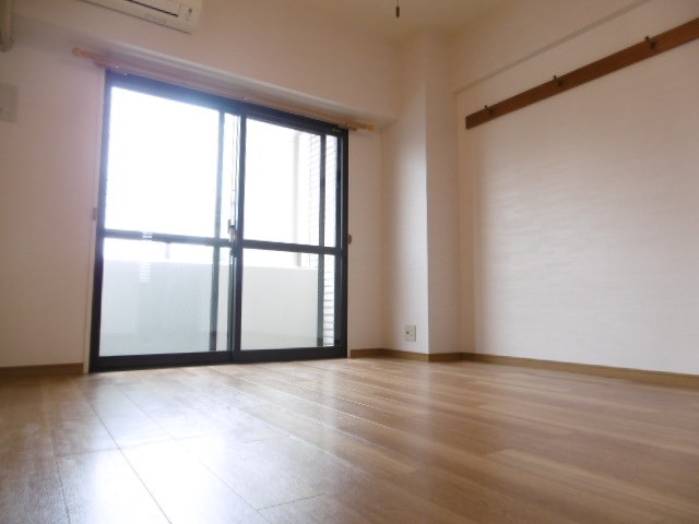 新川崎ロイヤルパレス リビング