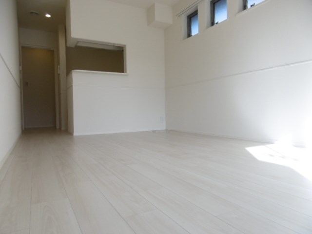 エスコート上末吉 リビング