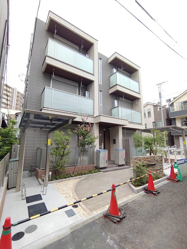 ルミエール　レ　フルール 201号室 外観