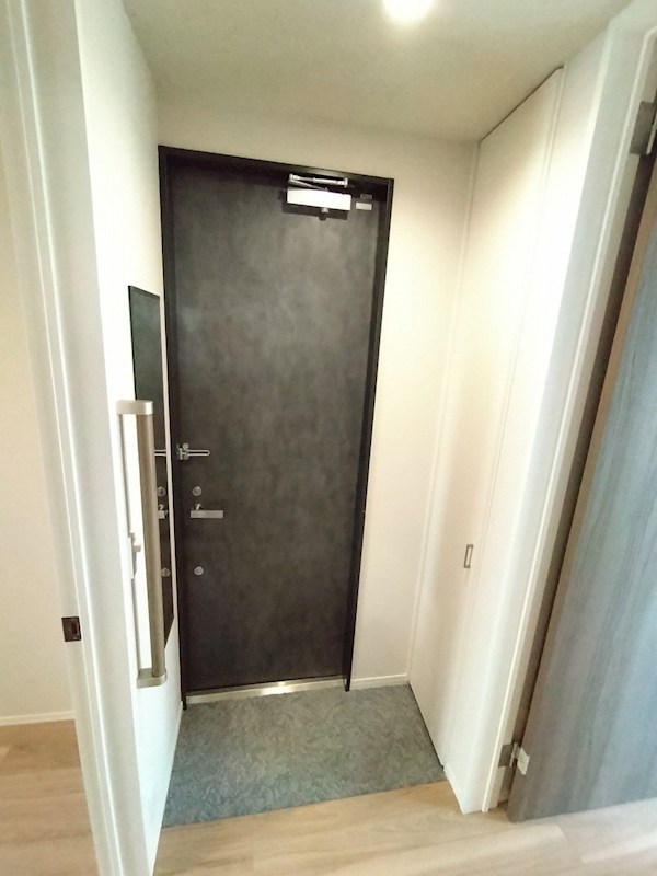 GLOW RESIDENCE 玄関