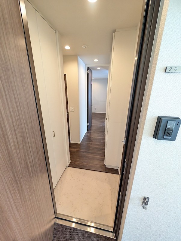 Wood Lille 鶴見 玄関