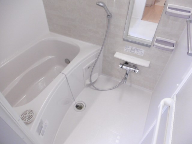 ラ・レーヴ小向西町 風呂画像
