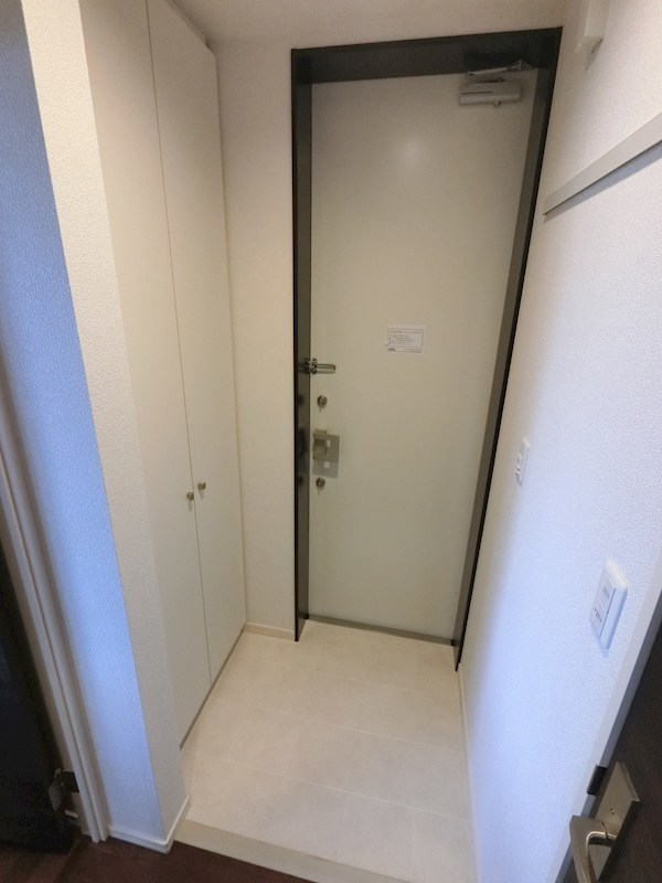 ツートンキューブ 玄関