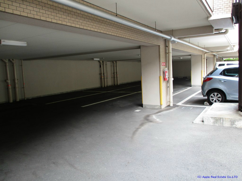 グランドパレス到津 駐車場