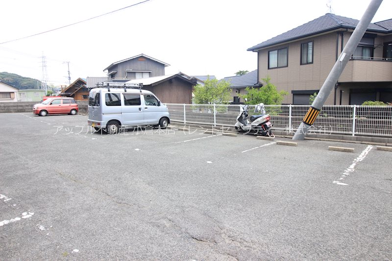 吉宗ビル 駐車場