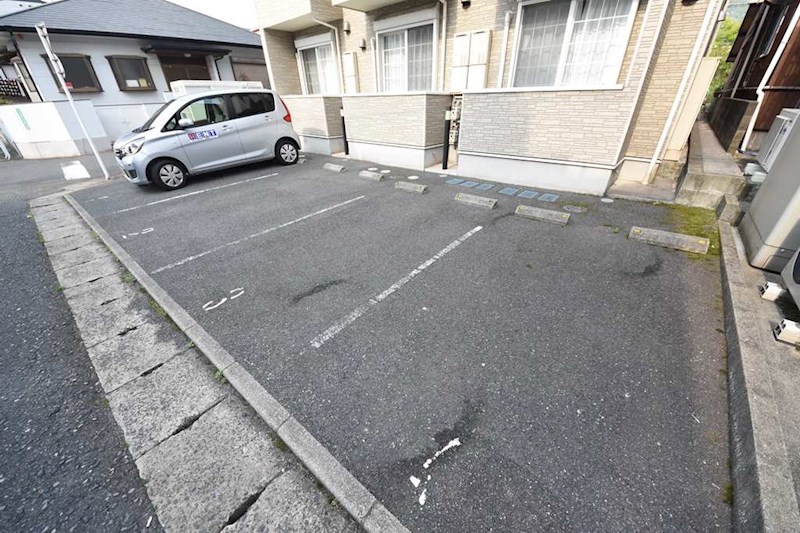 ラディエ足原 駐車場