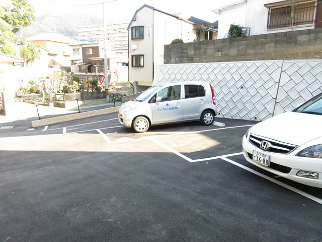 Crecia M  駐車場