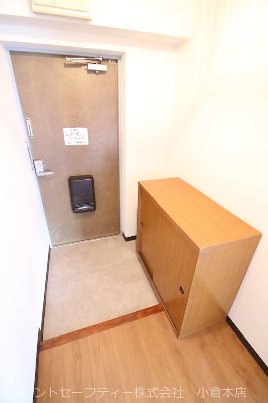 シャトレ中井 玄関