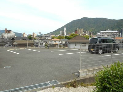 ウエスト　スクエア 駐車場
