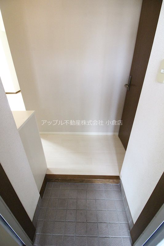 ラティスビル  玄関