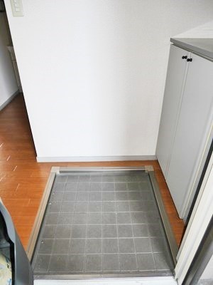 ウィンディア中井 玄関