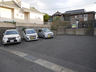 ウィンディア中井 駐車場