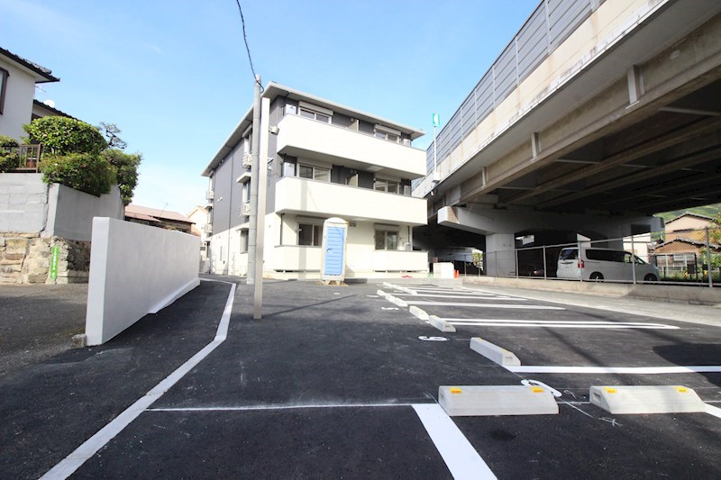 ルーブル下富野 駐車場