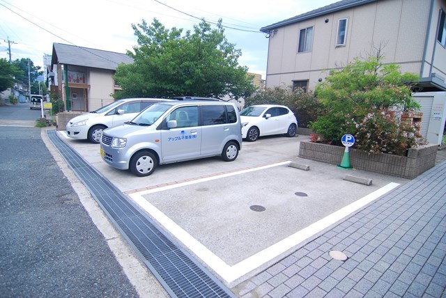 フルール・メゾン  駐車場