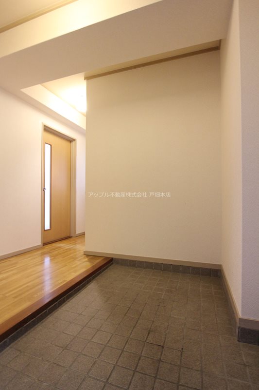 エレガンス中井 玄関