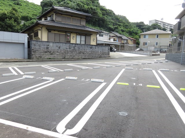 Ｄ-room泉台 A棟 駐車場