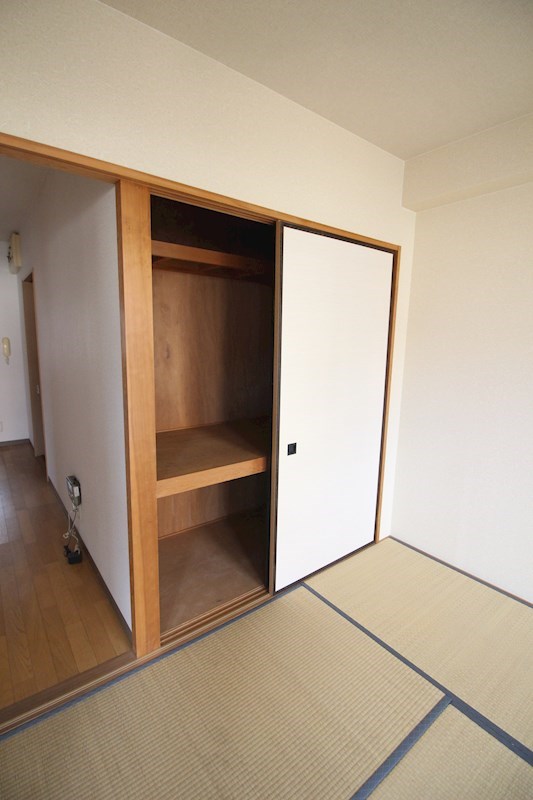 グローリー足立 収納