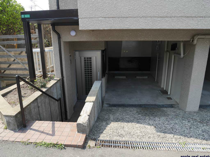 メゾン上富野  エントランス