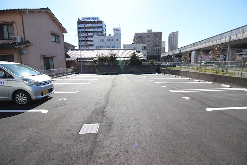 ファミール小倉北 駐車場