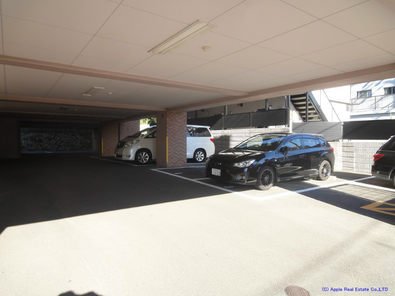 出屋敷館  駐車場