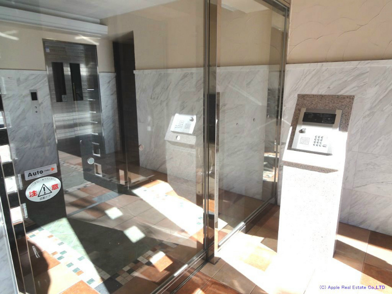出屋敷館  エントランス