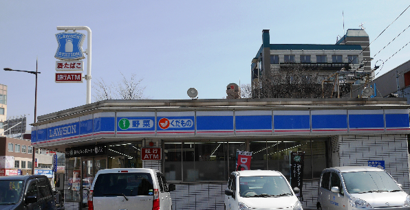 EL CEREZO  コンビニ