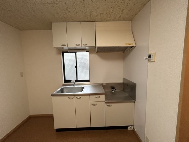 リヴァー下到津 キッチン