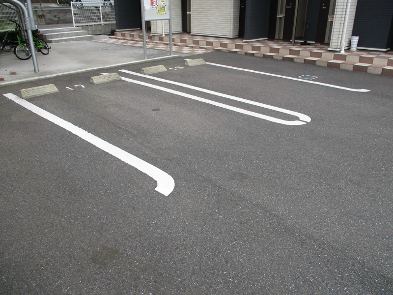 ラインハイム足立山  C 駐車場