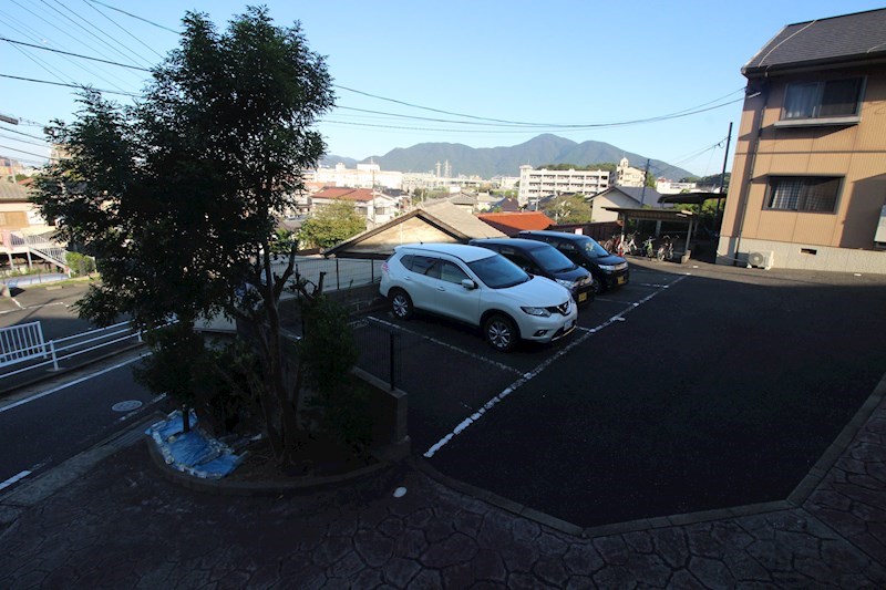 アコール   駐車場