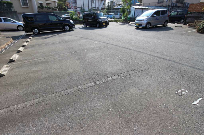 ファープレイス小倉西 B棟   駐車場