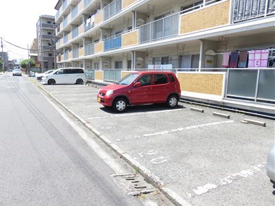 サンシティ三萩野 駐車場