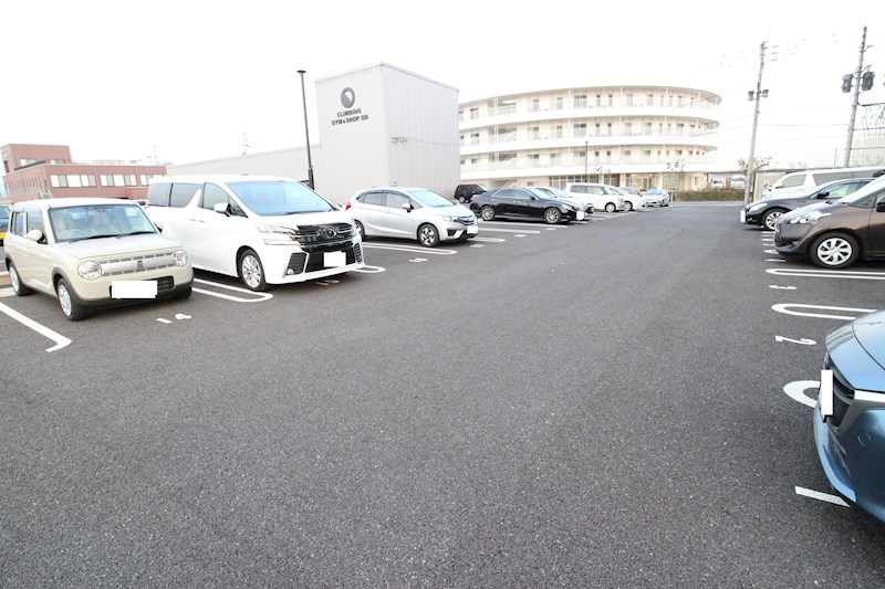 メディクレスト  駐車場