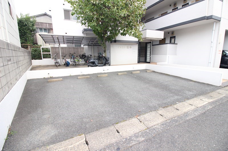 シャトレ熊本 駐車場