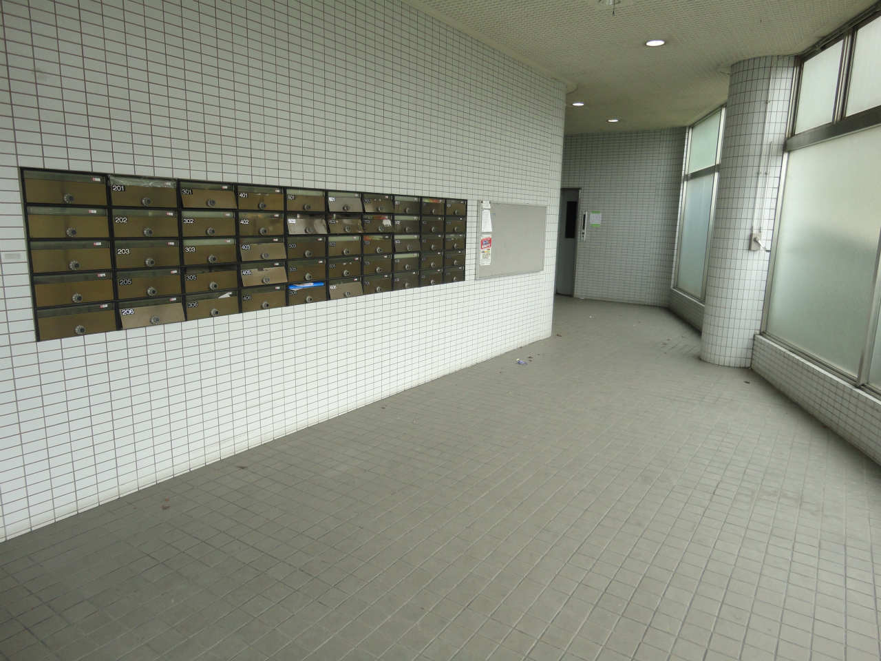 ロードリーR3 ロビー