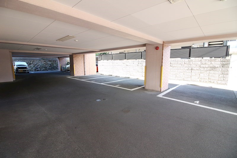 出屋敷館  駐車場