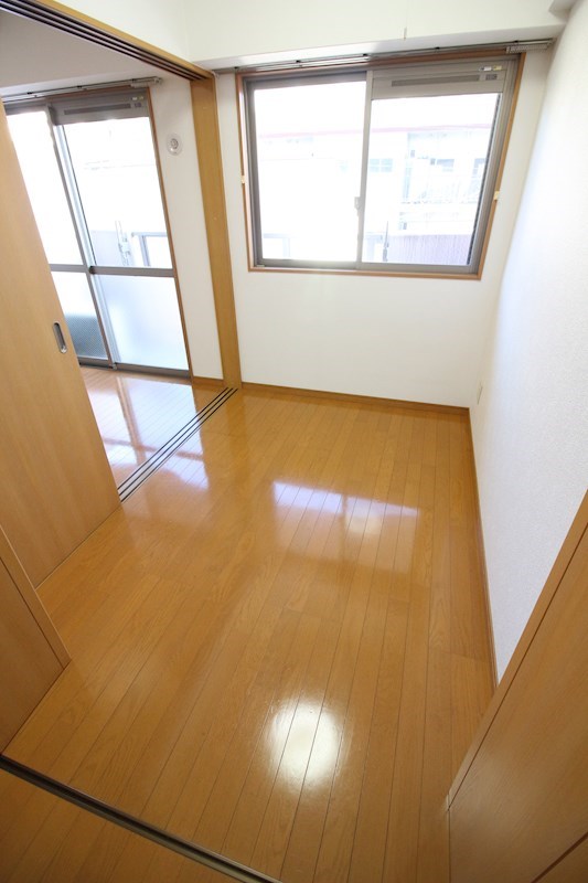 出屋敷館  ベッドルーム