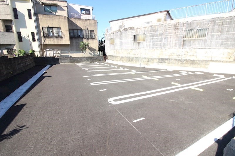 トレス下富野 駐車場
