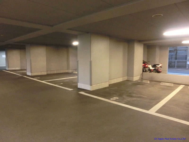 シャトレ大手町Ｎ棟  駐車場