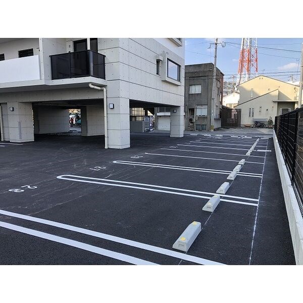 ヒルクレスト小倉高峰グランデ 駐車場