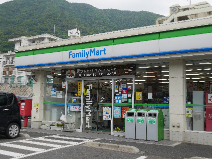ロワール・イン柳原町 コンビニ