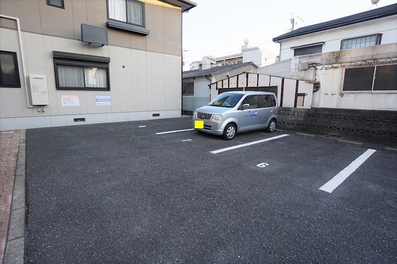 フラーリッシュ若園B棟  駐車場