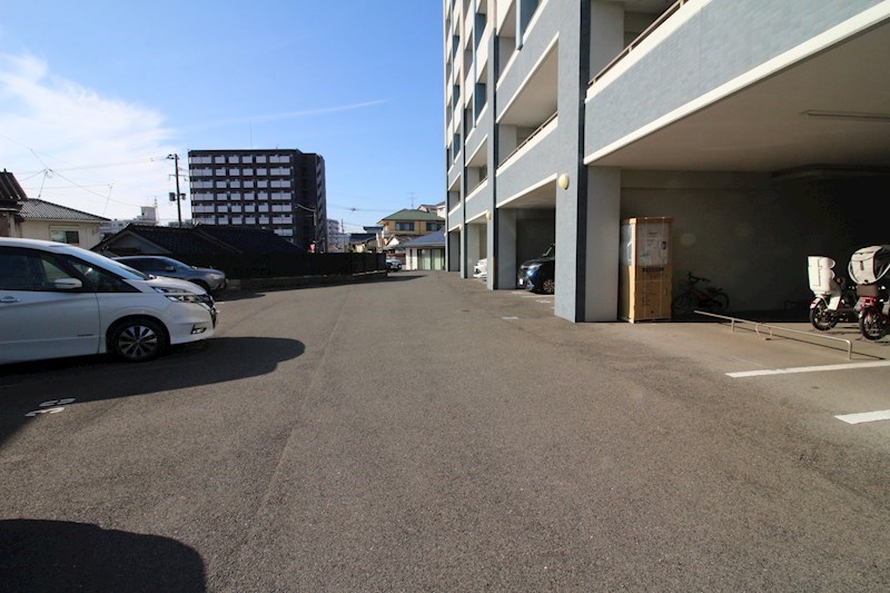 S・E天籟寺マンション  駐車場