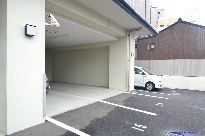 グランドキャッスル三萩野  駐車場