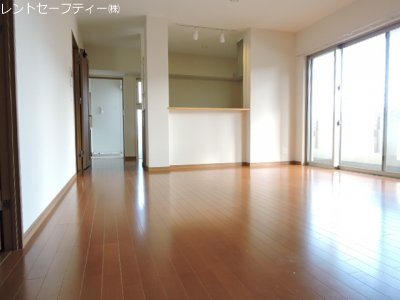 グランドキャッスル三萩野  リビング
