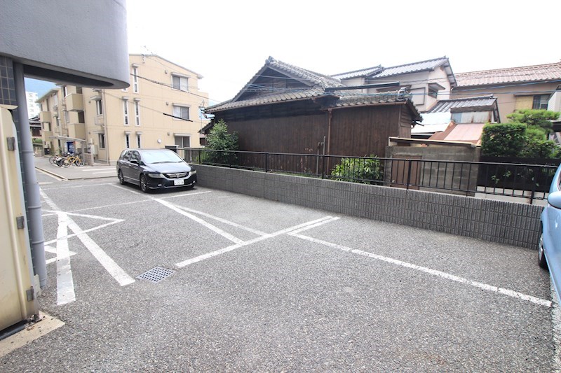 ロイヤルリージェント 駐車場