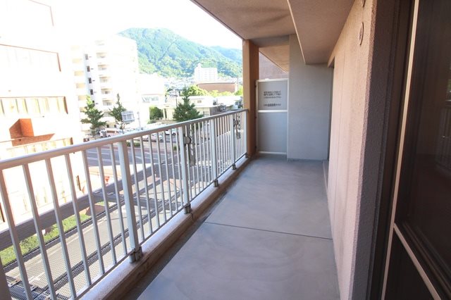ルワージュ八幡駅前Ⅲ  ベランダ