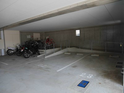 コモグランデ 駐車場