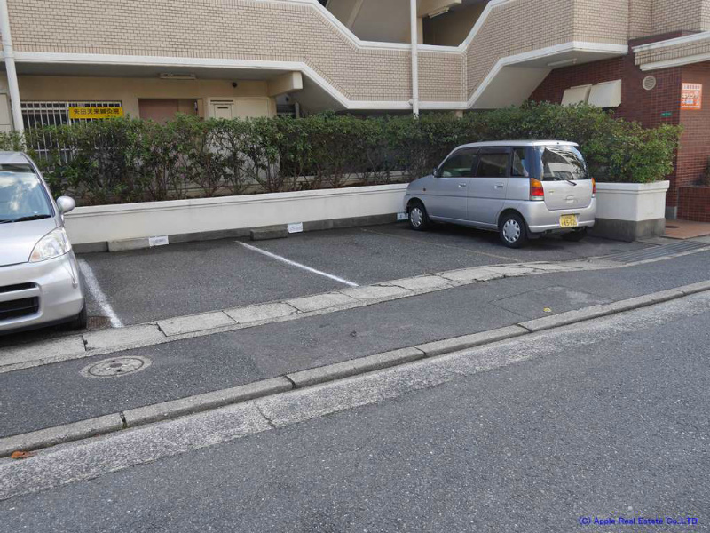フラワーマンション  駐車場